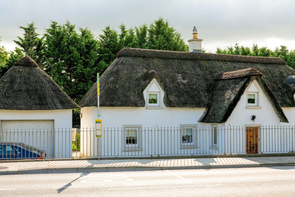 Traditional white thatched cottage in County Meath, on the way to Newgrange and the Boyne Valley